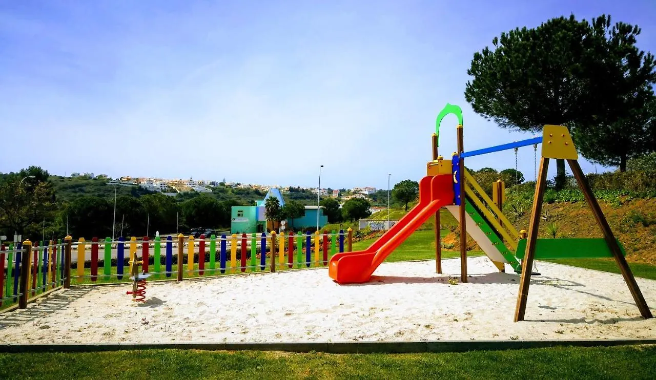 Albufeira City View Apartment: Pool, Garden & Beach Proximity