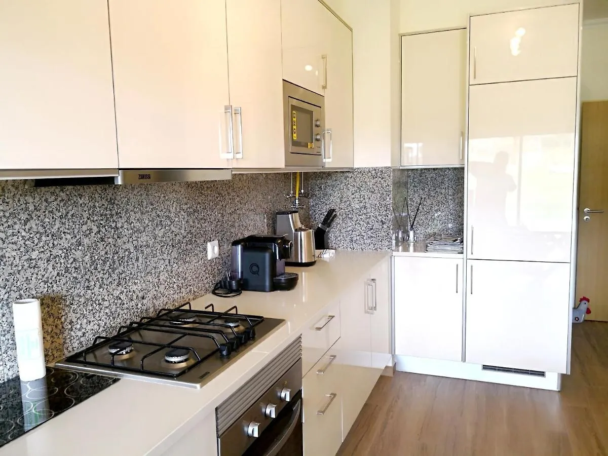 Albufeira City View Apartment: Pool, Garden & Beach Proximity Apartment