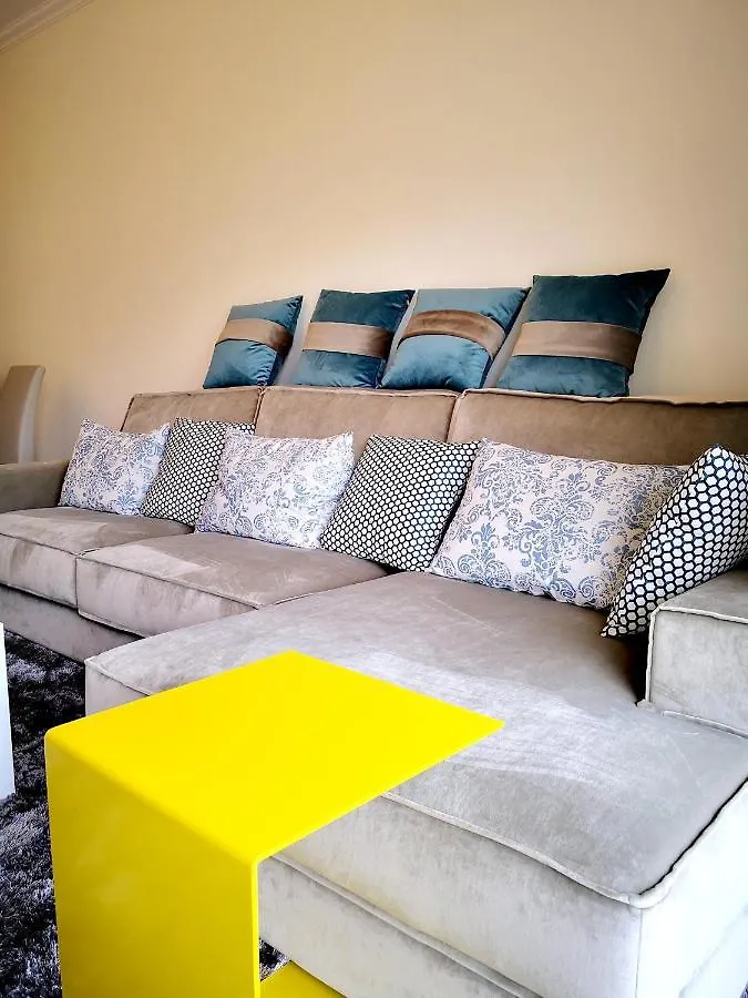 Albufeira City View Apartment: Pool, Garden & Beach Proximity Portugal