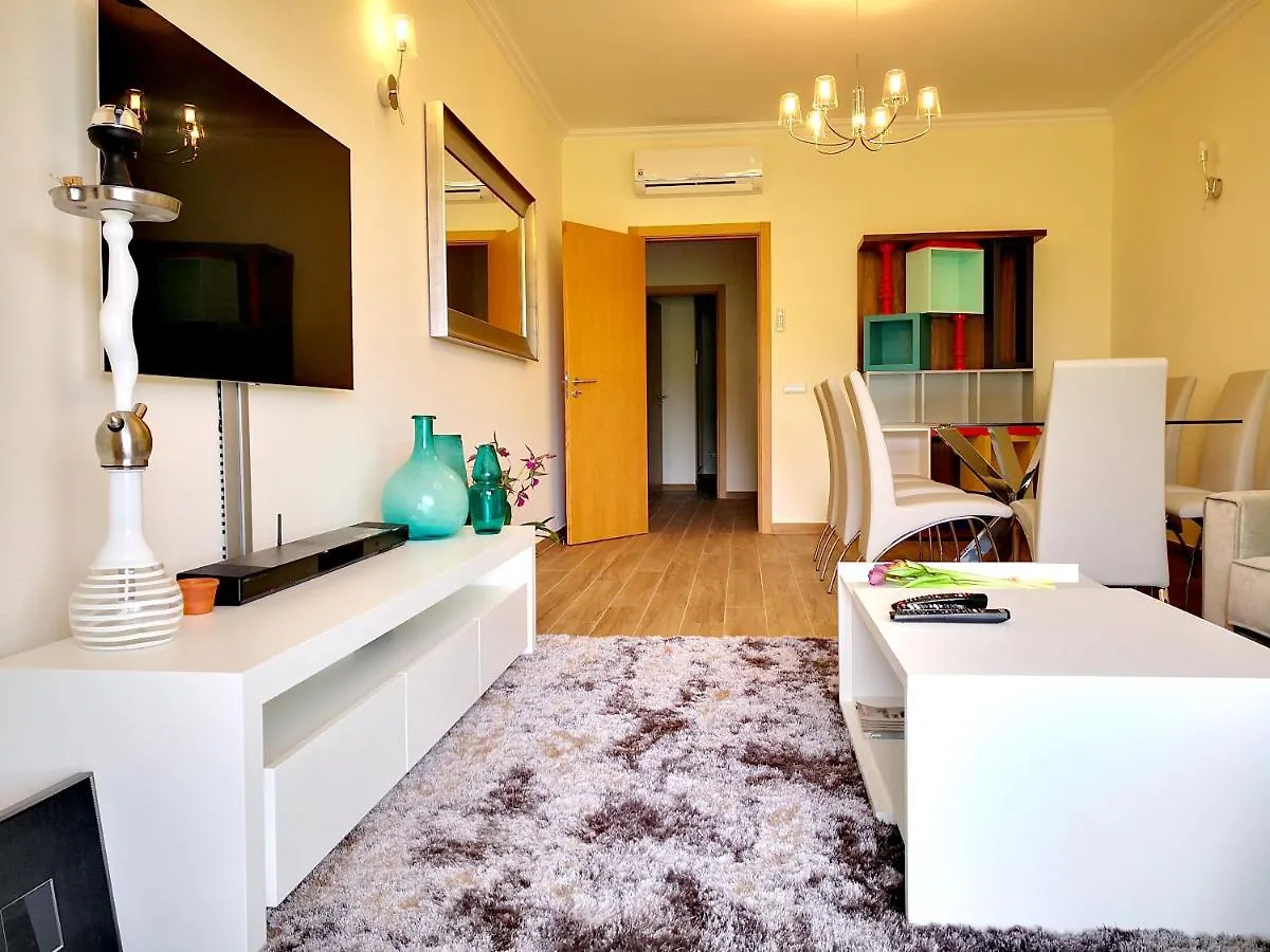 Albufeira City View Apartment: Pool, Garden & Beach Proximity