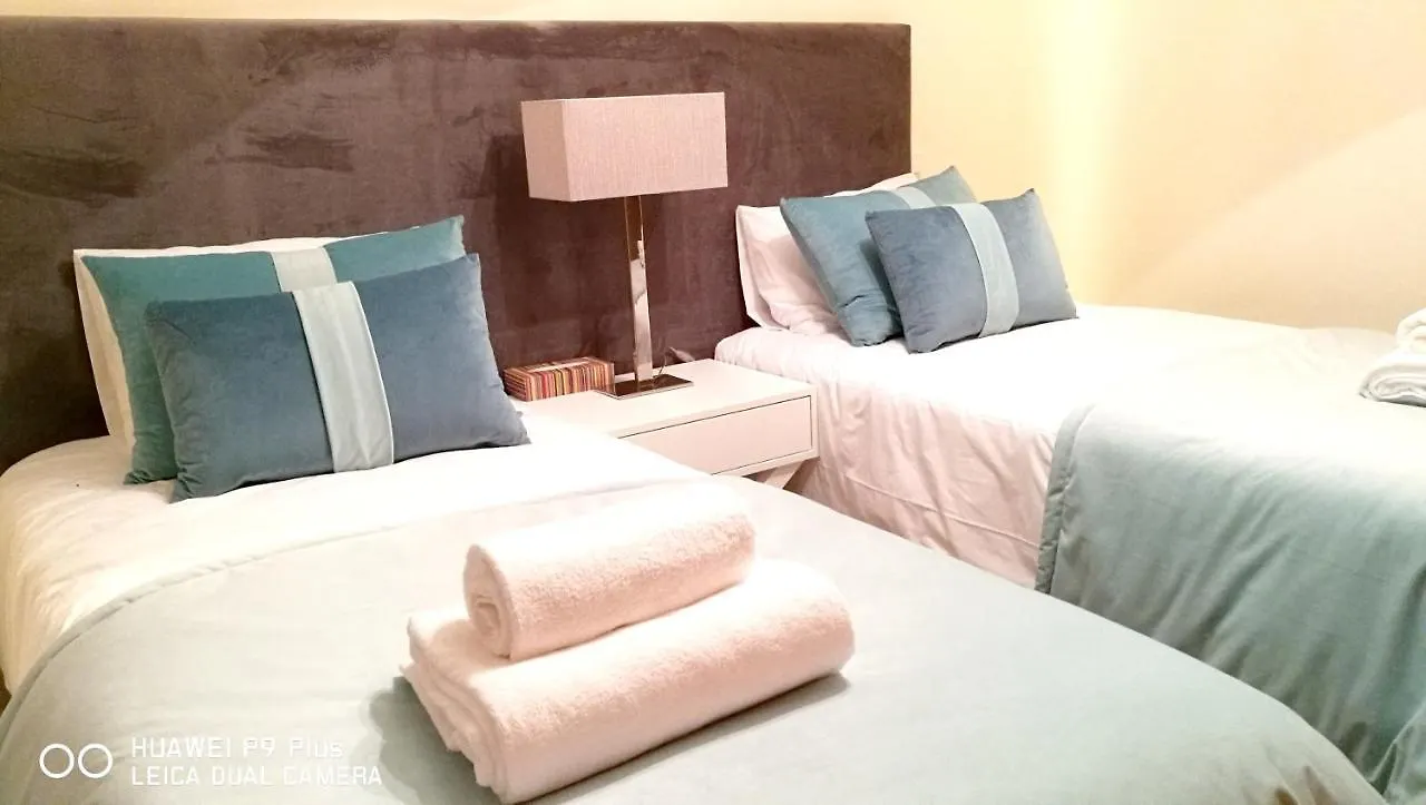 Albufeira City View Apartment: Pool, Garden & Beach Proximity 0*,