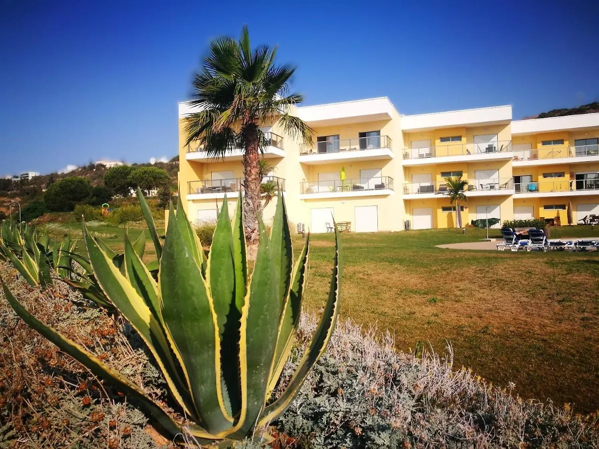 Albufeira City View Apartment: Pool, Garden & Beach Proximity Portugal
