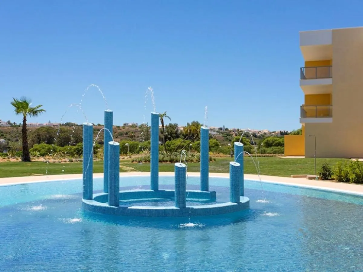Albufeira City View Apartment: Pool, Garden & Beach Proximity Apartment