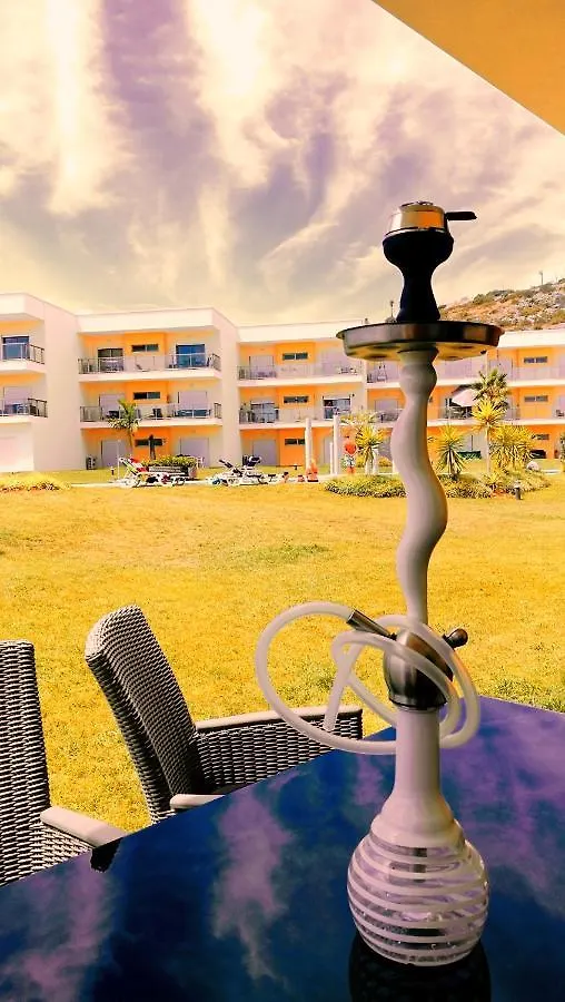 Albufeira City View Apartment: Pool, Garden & Beach Proximity Apartment