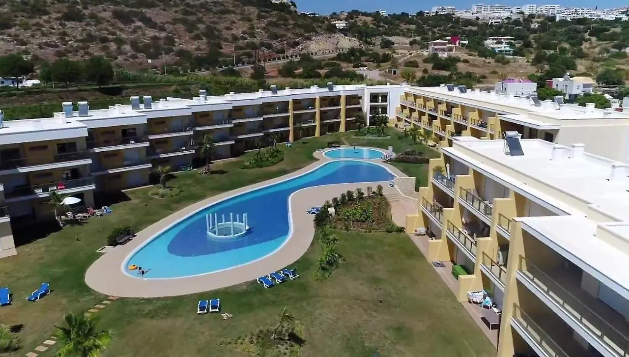 Albufeira City View Apartment: Pool, Garden & Beach Proximity