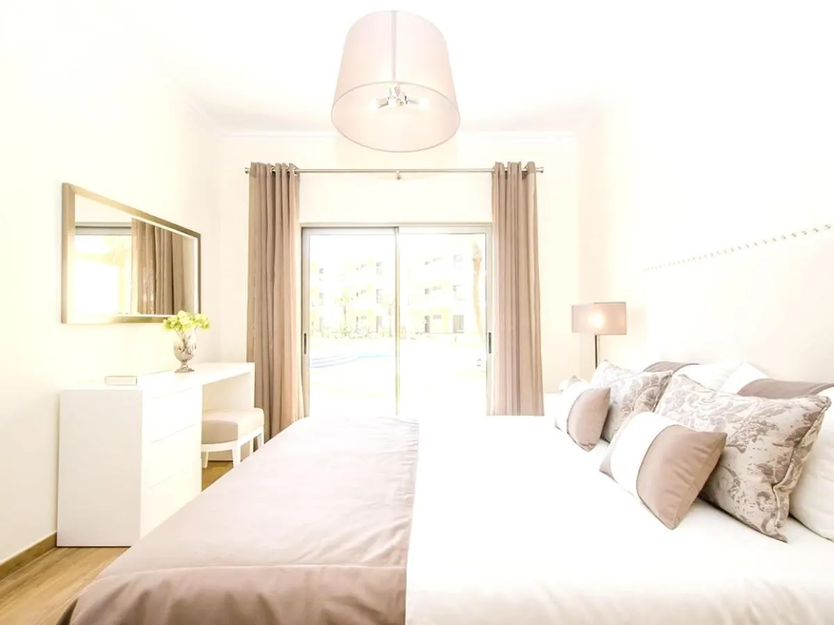 Albufeira City View Apartment: Pool, Garden & Beach Proximity