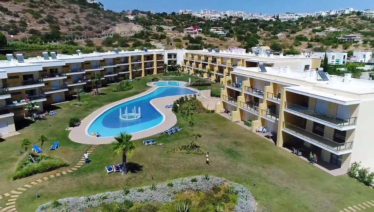 Albufeira City View Apartment: Pool, Garden & Beach Proximity