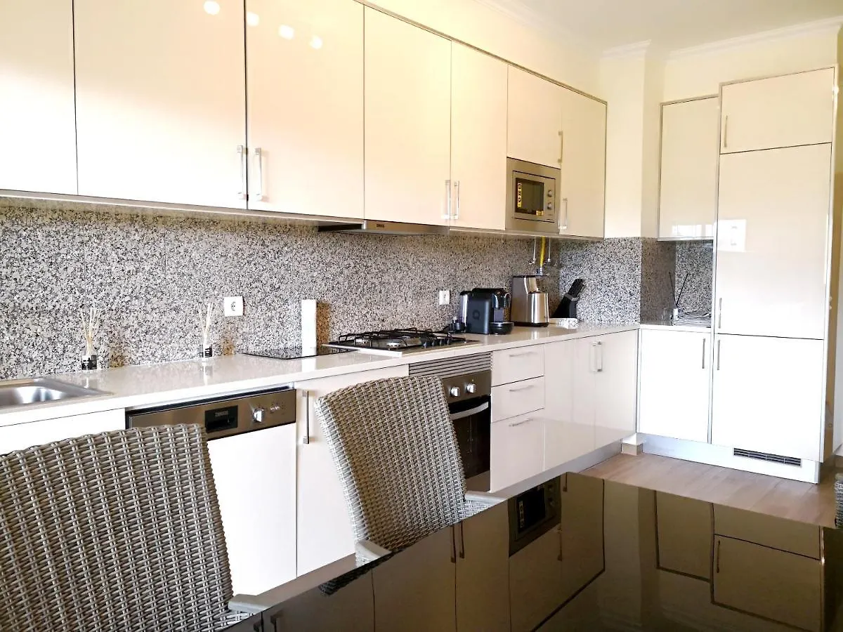 Albufeira City View Apartment: Pool, Garden & Beach Proximity