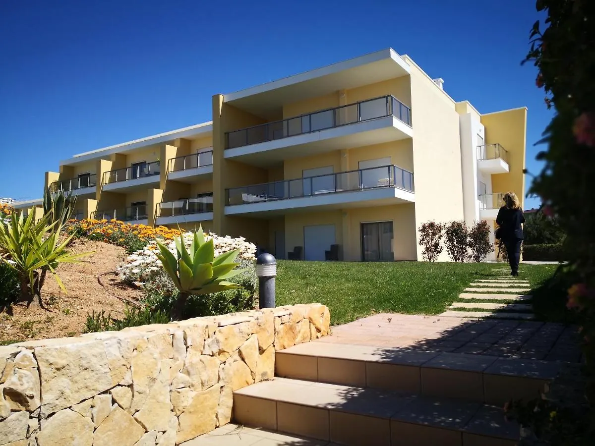 Albufeira City View Apartment: Pool, Garden & Beach Proximity 0*,